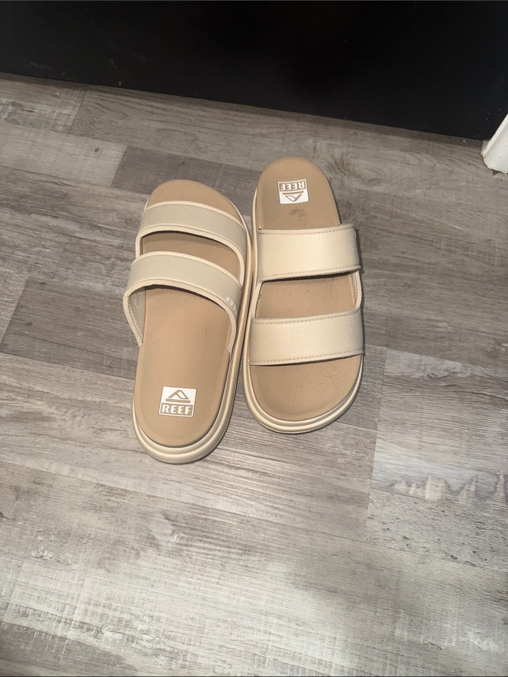 Reef Womenโs Tan Double-Strap Slide Sandals